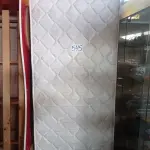 LOTE 545 - 01 CAMA BOX DE CASAL C/COLCHÃO. (NO ESTADO) ATENÇÃO! FAZER A VISITAÇÃO ANTES DE ARREMATAR, NÃO SABEMOS SE FUNCIONA. LEILÃO NÃO TEM GARANTIA E NEM DEVOLUÇÃO, SUJEITO A POSSÍVEIS AVARIAS VISÍVEIS/OCULTAS E/OU AUSÊNCIA DE COMPONENTES.