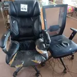 LOTE 476 - 02 CADEIRAS P/ESCRITÓRIO NA COR PRETA C/AVARIAS. (NO ESTADO) ATENÇÃO! FAZER A VISITAÇÃO ANTES DE ARREMATAR, NÃO SABEMOS SE FUNCIONA. LEILÃO NÃO TEM GARANTIA E NEM DEVOLUÇÃO, SUJEITO A POSSÍVEIS AVARIAS VISÍVEIS/OCULTAS E/OU AUSÊNCIA DE COMPONENTES.