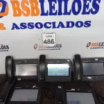 LOTE 486 - 05 APARELHOS TELEFÔNICOS TELA TOUCH MARCA GRANDSTREAM INCOMPLETO. (NO ESTADO) ATENÇÃO! FAZER A VISITAÇÃO ANTES DE ARREMATAR, NÃO SABEMOS SE FUNCIONA. LEILÃO NÃO TEM GARANTIA E NEM DEVOLUÇÃO, SUJEITO A POSSÍVEIS AVARIAS VISÍVEIS/OCULTAS E/OU AUSÊNCIA DE COMPONENTES.