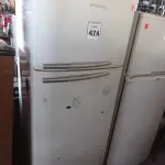 LOTE 474 - 01 GELADEIRA 220V MARCA ELECTROLUX. (NO ESTADO) ATENÇÃO! FAZER A VISITAÇÃO ANTES DE ARREMATAR, NÃO SABEMOS SE FUNCIONA. LEILÃO NÃO TEM GARANTIA E NEM DEVOLUÇÃO, SUJEITO A POSSÍVEIS AVARIAS VISÍVEIS/OCULTAS E/OU AUSÊNCIA DE COMPONENTES.