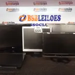 LOTE 444 - 04 MONITORES LCD MARCAS E MODELOS DIVERSOS E 01 ALL IN ONE MARCA AOC P/RETIRADA DE PEÇAS. (NO ESTADO) ATENÇÃO! FAZER A VISITAÇÃO ANTES DE ARREMATAR, NÃO SABEMOS SE FUNCIONA. LEILÃO NÃO TEM GARANTIA E NEM DEVOLUÇÃO, SUJEITO A POSSÍVEIS AVARIAS VISÍVEIS/OCULTAS E/OU AUSÊNCIA DE COMPONENTES.