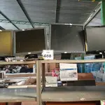 LOTE 488 - 08 MONITORES LCD MARCAS E MODELOS DIVERSOS. (NO ESTADO) ATENÇÃO! FAZER A VISITAÇÃO ANTES DE ARREMATAR, NÃO SABEMOS SE FUNCIONA. LEILÃO NÃO TEM GARANTIA E NEM DEVOLUÇÃO, SUJEITO A POSSÍVEIS AVARIAS VISÍVEIS/OCULTAS E/OU AUSÊNCIA DE COMPONENTES.