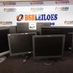 LOTE 455 - 07 MONITORES LCD MARCAS E MODELOS DIVERSOS. (NO ESTADO) ATENÇÃO! FAZER A VISITAÇÃO ANTES DE ARREMATAR, NÃO SABEMOS SE FUNCIONA. LEILÃO NÃO TEM GARANTIA E NEM DEVOLUÇÃO, SUJEITO A POSSÍVEIS AVARIAS VISÍVEIS/OCULTAS E/OU AUSÊNCIA DE COMPONENTES.