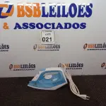 LOTE 021 - 01 FERRO A VAPOR P/ PASSAR ROUPAS ELECTROLUX COR BRANCA C/AZUL (NOVO). (NO ESTADO) ATENÇÃO! FAZER A VISITAÇÃO ANTES DE ARREMATAR, NÃO SABEMOS SE FUNCIONA. LEILÃO NÃO TEM GARANTIA E NEM DEVOLUÇÃO, SUJEITO A POSSÍVEIS AVARIAS VISÍVEIS/OCULTAS E/OU AUSÊNCIA DE COMPONENTES.