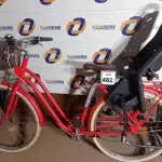 LOTE 482 - 01 BICICLETA COM FAROL E LANTERNA TRASEIRA IMPORTADA P/PASSEIO C/CADEIRA DE TRANSPORTE INFANTIL MARCA B.TWIN. (NO ESTADO) ATENÇÃO! FAZER A VISITAÇÃO ANTES DE ARREMATAR, NÃO SABEMOS SE FUNCIONA. LEILÃO NÃO TEM GARANTIA E NEM DEVOLUÇÃO, SUJEITO A POSSÍVEIS AVARIAS VISÍVEIS/OCULTAS E/OU AUSÊNCIA DE COMPONENTES.