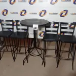 LOTE 481 - 01 MESA BISTRÔ C/04 BANQUETAS. (NO ESTADO) ATENÇÃO! FAZER A VISITAÇÃO ANTES DE ARREMATAR, NÃO SABEMOS SE FUNCIONA. LEILÃO NÃO TEM GARANTIA E NEM DEVOLUÇÃO, SUJEITO A POSSÍVEIS AVARIAS VISÍVEIS/OCULTAS E/OU AUSÊNCIA DE COMPONENTES.