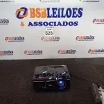 LOTE 528 - 01 PROJETOR MULTIMÍDIA BENQ. (NO ESTADO) ATENÇÃO! FAZER A VISITAÇÃO ANTES DE ARREMATAR, NÃO SABEMOS SE FUNCIONA. LEILÃO NÃO TEM GARANTIA E NEM DEVOLUÇÃO, SUJEITO A POSSÍVEIS AVARIAS VISÍVEIS/OCULTAS E/OU AUSÊNCIA DE COMPONENTES.