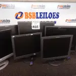 LOTE 455 - 07 MONITORES LCD MARCAS E MODELOS DIVERSOS. (NO ESTADO) ATENÇÃO! FAZER A VISITAÇÃO ANTES DE ARREMATAR, NÃO SABEMOS SE FUNCIONA. LEILÃO NÃO TEM GARANTIA E NEM DEVOLUÇÃO, SUJEITO A POSSÍVEIS AVARIAS VISÍVEIS/OCULTAS E/OU AUSÊNCIA DE COMPONENTES.