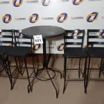 LOTE 531 - 01 MESA BISTRÔ C/04 BAQUETAS. (NO ESTADO) ATENÇÃO! FAZER A VISITAÇÃO ANTES DE ARREMATAR, NÃO SABEMOS SE FUNCIONA. LEILÃO NÃO TEM GARANTIA E NEM DEVOLUÇÃO, SUJEITO A POSSÍVEIS AVARIAS VISÍVEIS/OCULTAS E/OU AUSÊNCIA DE COMPONENTES.