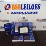 LOTE 434 - 05 REFLETORES DE LED AMBIENTE EXTERNO 100W CADA(NOVO). (NO ESTADO) ATENÇÃO! FAZER A VISITAÇÃO ANTES DE ARREMATAR, NÃO SABEMOS SE FUNCIONA. LEILÃO NÃO TEM GARANTIA E NEM DEVOLUÇÃO, SUJEITO A POSSÍVEIS AVARIAS VISÍVEIS/OCULTAS E/OU AUSÊNCIA DE COMPONENTES.