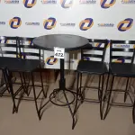 LOTE 472 - 01 MESA BISTRÔ C/04 BANQUETAS. (NO ESTADO) ATENÇÃO! FAZER A VISITAÇÃO ANTES DE ARREMATAR, NÃO SABEMOS SE FUNCIONA. LEILÃO NÃO TEM GARANTIA E NEM DEVOLUÇÃO, SUJEITO A POSSÍVEIS AVARIAS VISÍVEIS/OCULTAS E/OU AUSÊNCIA DE COMPONENTES.