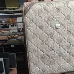 LOTE 483 - 01 COLCHÃO DE CASAL MARCA ORTOBOM. (NO ESTADO) ATENÇÃO! FAZER A VISITAÇÃO ANTES DE ARREMATAR, NÃO SABEMOS SE FUNCIONA. LEILÃO NÃO TEM GARANTIA E NEM DEVOLUÇÃO, SUJEITO A POSSÍVEIS AVARIAS VISÍVEIS/OCULTAS E/OU AUSÊNCIA DE COMPONENTES.
