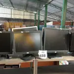 LOTE 488 - 08 MONITORES LCD MARCAS E MODELOS DIVERSOS. (NO ESTADO) ATENÇÃO! FAZER A VISITAÇÃO ANTES DE ARREMATAR, NÃO SABEMOS SE FUNCIONA. LEILÃO NÃO TEM GARANTIA E NEM DEVOLUÇÃO, SUJEITO A POSSÍVEIS AVARIAS VISÍVEIS/OCULTAS E/OU AUSÊNCIA DE COMPONENTES.