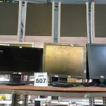 LOTE 507 - 07 MONITORES LCD MARCAS E MODELOS DIVERSOS. (NO ESTADO) ATENÇÃO! FAZER A VISITAÇÃO ANTES DE ARREMATAR, NÃO SABEMOS SE FUNCIONA. LEILÃO NÃO TEM GARANTIA E NEM DEVOLUÇÃO, SUJEITO A POSSÍVEIS AVARIAS VISÍVEIS/OCULTAS E/OU AUSÊNCIA DE COMPONENTES.