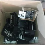 LOTE 176 - 01 CAIXA COM ELETRÔNICOS DIVERSOS E ÓCULOS 3D SONY. (NO ESTADO) ATENÇÃO! FAZER A VISITAÇÃO ANTES DE ARREMATAR, NÃO SABEMOS SE FUNCIONA. LEILÃO NÃO TEM GARANTIA E NEM DEVOLUÇÃO, SUJEITO A POSSÍVEIS AVARIAS VISÍVEIS/OCULTAS E/OU AUSÊNCIA DE COMPONENTES.