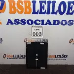 LOTE 003 - 01 IPAD 64GB SEM CARREGADOR. (NO ESTADO) ATENÇÃO! FAZER A VISITAÇÃO ANTES DE ARREMATAR, NÃO SABEMOS SE FUNCIONA. LEILÃO NÃO TEM GARANTIA E NEM DEVOLUÇÃO, SUJEITO A POSSÍVEIS AVARIAS VISÍVEIS/OCULTAS E/OU AUSÊNCIA DE COMPONENTES.