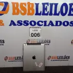 LOTE 006 - 01 IPAD 16GB SEM CARREGADOR. (NO ESTADO) ATENÇÃO! FAZER A VISITAÇÃO ANTES DE ARREMATAR, NÃO SABEMOS SE FUNCIONA. LEILÃO NÃO TEM GARANTIA E NEM DEVOLUÇÃO, SUJEITO A POSSÍVEIS AVARIAS VISÍVEIS/OCULTAS E/OU AUSÊNCIA DE COMPONENTES.