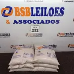 LOTE 232 - 06 PACOTES DE GRENETINA COM 4KG CADA (NOVO) (NO ESTADO) ATENÇÃO! FAZER A VISITAÇÃO ANTES DE ARREMATAR, NÃO SABEMOS SE FUNCIONA. LEILÃO NÃO TEM GARANTIA E NEM DEVOLUÇÃO, SUJEITO A POSSÍVEIS AVARIAS VISÍVEIS/OCULTAS E/OU AUSÊNCIA DE COMPONENTES.