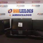 LOTE 185 - 06 MONITORES LCD MARCAS E MODELOS DIVERSOS. (NO ESTADO) ATENÇÃO! FAZER A VISITAÇÃO ANTES DE ARREMATAR, NÃO SABEMOS SE FUNCIONA. LEILÃO NÃO TEM GARANTIA E NEM DEVOLUÇÃO, SUJEITO A POSSÍVEIS AVARIAS VISÍVEIS/OCULTAS E/OU AUSÊNCIA DE COMPONENTES.