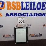 LOTE 006 - 01 IPAD 16GB SEM CARREGADOR. (NO ESTADO) ATENÇÃO! FAZER A VISITAÇÃO ANTES DE ARREMATAR, NÃO SABEMOS SE FUNCIONA. LEILÃO NÃO TEM GARANTIA E NEM DEVOLUÇÃO, SUJEITO A POSSÍVEIS AVARIAS VISÍVEIS/OCULTAS E/OU AUSÊNCIA DE COMPONENTES.
