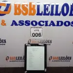 LOTE 006 - 01 IPAD 16GB SEM CARREGADOR. (NO ESTADO) ATENÇÃO! FAZER A VISITAÇÃO ANTES DE ARREMATAR, NÃO SABEMOS SE FUNCIONA. LEILÃO NÃO TEM GARANTIA E NEM DEVOLUÇÃO, SUJEITO A POSSÍVEIS AVARIAS VISÍVEIS/OCULTAS E/OU AUSÊNCIA DE COMPONENTES.