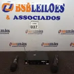 LOTE 037 - 01 BASE COM 02 MICROFONES LAPELA. (NO ESTADO) ATENÇÃO! FAZER A VISITAÇÃO ANTES DE ARREMATAR, NÃO SABEMOS SE FUNCIONA. LEILÃO NÃO TEM GARANTIA E NEM DEVOLUÇÃO, SUJEITO A POSSÍVEIS AVARIAS VISÍVEIS/OCULTAS E/OU AUSÊNCIA DE COMPONENTES.