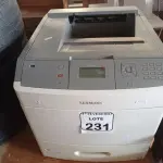 LOTE 231 - 01 IMPRESSORA LEXMARK T654DN.  (NO ESTADO) ATENÇÃO! FAZER A VISITAÇÃO ANTES DE ARREMATAR, NÃO SABEMOS SE FUNCIONA. LEILÃO NÃO TEM GARANTIA E NEM DEVOLUÇÃO, SUJEITO A POSSÍVEIS AVARIAS VISÍVEIS/OCULTAS E/OU AUSÊNCIA DE COMPONENTES.