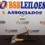 LOTE 020 - 01 MARTELO COM CABO EMBORRACHADO DE 27 MM E 01 SACHO PARA JARDINAGEM. (NO ESTADO) ATENÇÃO! FAZER A VISITAÇÃO ANTES DE ARREMATAR, NÃO SABEMOS SE FUNCIONA. LEILÃO NÃO TEM GARANTIA E NEM DEVOLUÇÃO, SUJEITO A POSSÍVEIS AVARIAS VISÍVEIS/OCULTAS E/OU AUSÊNCIA DE COMPONENTES.