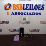 LOTE 069 - 01 IPHONE XS MAX COM CARREGADOR. COM AVARIAS. (NO ESTADO) ATENÇÃO! FAZER A VISITAÇÃO ANTES DE ARREMATAR, NÃO SABEMOS SE FUNCIONA. LEILÃO NÃO TEM GARANTIA E NEM DEVOLUÇÃO, SUJEITO A POSSÍVEIS AVARIAS VISÍVEIS/OCULTAS E/OU AUSÊNCIA DE COMPONENTES.