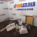 LOTE 030 - 05 APARELHOS TELEFÔNICOS, SENDO 02 SEM FIO, 01 TELEFONE AURICULAR E 01 APARELHO DE NEBULIZAÇÃO. (NO ESTADO) ATENÇÃO! FAZER A VISITAÇÃO ANTES DE ARREMATAR, NÃO SABEMOS SE FUNCIONA. LEILÃO NÃO TEM GARANTIA E NEM DEVOLUÇÃO, SUJEITO A POSSÍVEIS AVARIAS VISÍVEIS/OCULTAS E/OU AUSÊNCIA DE COMPONENTES.