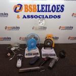 LOTE 022 - 03 BALANÇAS, 03 VENTILADORES DE MESA, 01 LÂMPADA PARA ENFEITE E 05 BARBEADORES ELÉTRICOS.   (NO ESTADO) ATENÇÃO! FAZER A VISITAÇÃO ANTES DE ARREMATAR, NÃO SABEMOS SE FUNCIONA. LEILÃO NÃO TEM GARANTIA E NEM DEVOLUÇÃO, SUJEITO A POSSÍVEIS AVARIAS VISÍVEIS/OCULTAS E/OU AUSÊNCIA DE COMPONENTES.