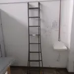 LOTE 043 - 01 ESCADA EM FERRO EXTENSÍVEL 3,5 METROS. (NO ESTADO) ATENÇÃO! FAZER A VISITAÇÃO ANTES DE ARREMATAR, NÃO SABEMOS SE FUNCIONA. LEILÃO NÃO TEM GARANTIA E NEM DEVOLUÇÃO, SUJEITO A POSSÍVEIS AVARIAS VISÍVEIS/OCULTAS E/OU AUSÊNCIA DE COMPONENTES.