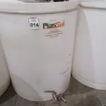 LOTE 014 - 01 FERMENTADORA DE 1MIL LITROS PP PLASUL COM TORNEIRA DE INOX. (NO ESTADO) ATENÇÃO! FAZER A VISITAÇÃO ANTES DE ARREMATAR, NÃO SABEMOS SE FUNCIONA. LEILÃO NÃO TEM GARANTIA E NEM DEVOLUÇÃO, SUJEITO A POSSÍVEIS AVARIAS VISÍVEIS/OCULTAS E/OU AUSÊNCIA DE COMPONENTES.