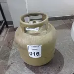 LOTE 016 - 01 BOTIJÃO DE GÁS 13KG. (NO ESTADO) ATENÇÃO! FAZER A VISITAÇÃO ANTES DE ARREMATAR, NÃO SABEMOS SE FUNCIONA. LEILÃO NÃO TEM GARANTIA E NEM DEVOLUÇÃO, SUJEITO A POSSÍVEIS AVARIAS VISÍVEIS/OCULTAS E/OU AUSÊNCIA DE COMPONENTES.