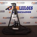 LOTE 006 - 01 TRIPÉ PARA CÂMERA TOMATE MTG-3016.  (NO ESTADO) ATENÇÃO! FAZER A VISITAÇÃO ANTES DE ARREMATAR, NÃO SABEMOS SE FUNCIONA. LEILÃO NÃO TEM GARANTIA E NEM DEVOLUÇÃO, SUJEITO A POSSÍVEIS AVARIAS VISÍVEIS/OCULTAS E/OU AUSÊNCIA DE COMPONENTES.