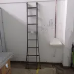 LOTE 043 - 01 ESCADA EM FERRO EXTENSÍVEL 3,5 METROS. (NO ESTADO) ATENÇÃO! FAZER A VISITAÇÃO ANTES DE ARREMATAR, NÃO SABEMOS SE FUNCIONA. LEILÃO NÃO TEM GARANTIA E NEM DEVOLUÇÃO, SUJEITO A POSSÍVEIS AVARIAS VISÍVEIS/OCULTAS E/OU AUSÊNCIA DE COMPONENTES.