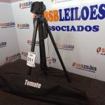 LOTE 011 - 01 TRIPÉ PARA CÂMERA TOMATE MTG-3016. (NO ESTADO) ATENÇÃO! FAZER A VISITAÇÃO ANTES DE ARREMATAR, NÃO SABEMOS SE FUNCIONA. LEILÃO NÃO TEM GARANTIA E NEM DEVOLUÇÃO, SUJEITO A POSSÍVEIS AVARIAS VISÍVEIS/OCULTAS E/OU AUSÊNCIA DE COMPONENTES.