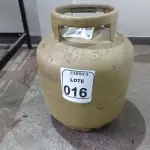 LOTE 016 - 01 BOTIJÃO DE GÁS 13KG. (NO ESTADO) ATENÇÃO! FAZER A VISITAÇÃO ANTES DE ARREMATAR, NÃO SABEMOS SE FUNCIONA. LEILÃO NÃO TEM GARANTIA E NEM DEVOLUÇÃO, SUJEITO A POSSÍVEIS AVARIAS VISÍVEIS/OCULTAS E/OU AUSÊNCIA DE COMPONENTES.