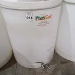 LOTE 014 - 01 FERMENTADORA DE 1MIL LITROS PP PLASUL COM TORNEIRA DE INOX. (NO ESTADO) ATENÇÃO! FAZER A VISITAÇÃO ANTES DE ARREMATAR, NÃO SABEMOS SE FUNCIONA. LEILÃO NÃO TEM GARANTIA E NEM DEVOLUÇÃO, SUJEITO A POSSÍVEIS AVARIAS VISÍVEIS/OCULTAS E/OU AUSÊNCIA DE COMPONENTES.