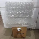 LOTE 052 - 01 CAIXA COM TAMPAS DE GARRAFA PET E 02 FARDOS DE GARRAFA PET DE 270ML. (NO ESTADO) ATENÇÃO! FAZER A VISITAÇÃO ANTES DE ARREMATAR, NÃO SABEMOS SE FUNCIONA. LEILÃO NÃO TEM GARANTIA E NEM DEVOLUÇÃO, SUJEITO A POSSÍVEIS AVARIAS VISÍVEIS/OCULTAS E/OU AUSÊNCIA DE COMPONENTES.