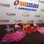 LOTE 008 - 02 FANTASIAS TAMANHO BB E 03 TIARAS MODELO CHAPEUZINHO PALHAÇO. (NOVO) (NO ESTADO) ATENÇÃO! FAZER A VISITAÇÃO ANTES DE ARREMATAR, NÃO SABEMOS SE FUNCIONA. LEILÃO NÃO TEM GARANTIA E NEM DEVOLUÇÃO, SUJEITO A POSSÍVEIS AVARIAS VISÍVEIS/OCULTAS E/OU AUSÊNCIA DE COMPONENTES.