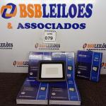 LOTE 079 - 05 REFLETORES DE LED AMBIENTE EXTERNO 100W CADA (NOVO). (NO ESTADO) ATENÇÃO! FAZER A VISITAÇÃO ANTES DE ARREMATAR, NÃO SABEMOS SE FUNCIONA. LEILÃO NÃO TEM GARANTIA E NEM DEVOLUÇÃO, SUJEITO A POSSÍVEIS AVARIAS VISÍVEIS/OCULTAS E/OU AUSÊNCIA DE COMPONENTES.