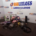 LOTE 020 - 13 FONES DE OUVIDO MARCAS E MODELOS DIVERSOS. (NO ESTADO) ATENÇÃO! FAZER A VISITAÇÃO ANTES DE ARREMATAR, NÃO SABEMOS SE FUNCIONA. LEILÃO NÃO TEM GARANTIA E NEM DEVOLUÇÃO, SUJEITO A POSSÍVEIS AVARIAS VISÍVEIS/OCULTAS E/OU AUSÊNCIA DE COMPONENTES.