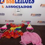 LOTE 008 - 02 FANTASIAS TAMANHO BB E 03 TIARAS MODELO CHAPEUZINHO PALHAÇO. (NOVO) (NO ESTADO) ATENÇÃO! FAZER A VISITAÇÃO ANTES DE ARREMATAR, NÃO SABEMOS SE FUNCIONA. LEILÃO NÃO TEM GARANTIA E NEM DEVOLUÇÃO, SUJEITO A POSSÍVEIS AVARIAS VISÍVEIS/OCULTAS E/OU AUSÊNCIA DE COMPONENTES.