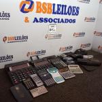 LOTE 040 - 11 CALCULADORAS DIVERSAS, 05 MAQUINAS FOTOGRÁFICAS ANALÓGICAS E 01 DIGITAL. (NO ESTADO) ATENÇÃO! FAZER A VISITAÇÃO ANTES DE ARREMATAR, NÃO SABEMOS SE FUNCIONA. LEILÃO NÃO TEM GARANTIA E NEM DEVOLUÇÃO, SUJEITO A POSSÍVEIS AVARIAS VISÍVEIS/OCULTAS E/OU AUSÊNCIA DE COMPONENTES.