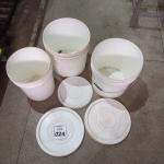 LOTE 024 - 03 BALDES ALIMENTÍCIOS DE 18 E 30 L. (NO ESTADO) ATENÇÃO! FAZER A VISITAÇÃO ANTES DE ARREMATAR, NÃO SABEMOS SE FUNCIONA. LEILÃO NÃO TEM GARANTIA E NEM DEVOLUÇÃO, SUJEITO A POSSÍVEIS AVARIAS VISÍVEIS/OCULTAS E/OU AUSÊNCIA DE COMPONENTES.