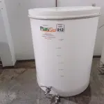 LOTE 012 - 01 FERMENTADORA DE 1MIL LITROS PP PLASUL COM TORNEIRA DE INOX. (NO ESTADO) ATENÇÃO! FAZER A VISITAÇÃO ANTES DE ARREMATAR, NÃO SABEMOS SE FUNCIONA. LEILÃO NÃO TEM GARANTIA E NEM DEVOLUÇÃO, SUJEITO A POSSÍVEIS AVARIAS VISÍVEIS/OCULTAS E/OU AUSÊNCIA DE COMPONENTES.