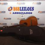 LOTE 091 - 01 VIOLÃO SEM CORDAS COM CAPA MARCA GIANNINE. (NO ESTADO) ATENÇÃO! FAZER A VISITAÇÃO ANTES DE ARREMATAR, NÃO SABEMOS SE FUNCIONA. LEILÃO NÃO TEM GARANTIA E NEM DEVOLUÇÃO, SUJEITO A POSSÍVEIS AVARIAS VISÍVEIS/OCULTAS E/OU AUSÊNCIA DE COMPONENTES.