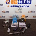LOTE 022 - 03 BALANÇAS, 03 VENTILADORES DE MESA, 01 LÂMPADA PARA ENFEITE E 05 BARBEADORES ELÉTRICOS.   (NO ESTADO) ATENÇÃO! FAZER A VISITAÇÃO ANTES DE ARREMATAR, NÃO SABEMOS SE FUNCIONA. LEILÃO NÃO TEM GARANTIA E NEM DEVOLUÇÃO, SUJEITO A POSSÍVEIS AVARIAS VISÍVEIS/OCULTAS E/OU AUSÊNCIA DE COMPONENTES.
