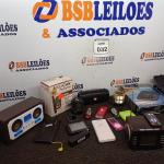 LOTE 032 - 05 CAIXINHAS DE SOM, 05 CARREGADORES PORTÁTIL, 03 MP3 USB, 01 GPS, 01 SECRETÁRIA ELETRÔNICA MARCA PANASONIC, 01 APARELHO DE MEDIR GLICEMIA E 01 MINI TECLADO DOBRÁVEL PORTÁTIL. (NO ESTADO) ATENÇÃO! FAZER A VISITAÇÃO ANTES DE ARREMATAR, NÃO SABEMOS SE FUNCIONA. LEILÃO NÃO TEM GARANTIA E NEM DEVOLUÇÃO, SUJEITO A POSSÍVEIS AVARIAS VISÍVEIS/OCULTAS E/OU AUSÊNCIA DE COMPONENTES.
